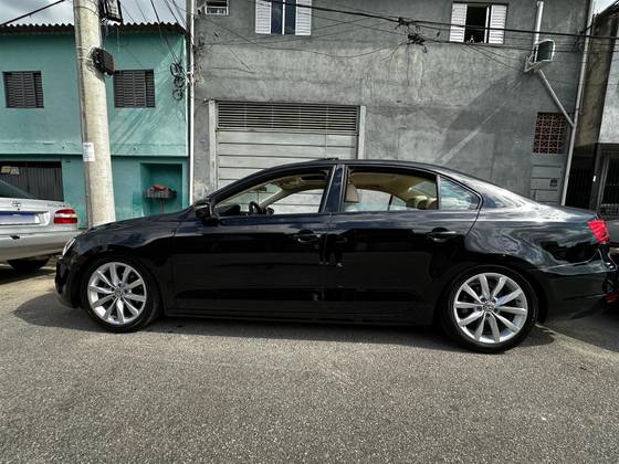 VOLKSWAGEN JETTA 2.0 COMFORTLINE FLEX 4P TIPTRONIC